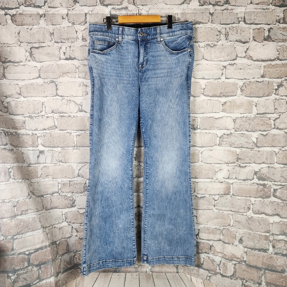 Torrid Bombshell Flare Jeans Light Wash Whisker Stretch 16T - Picture 3 of 16